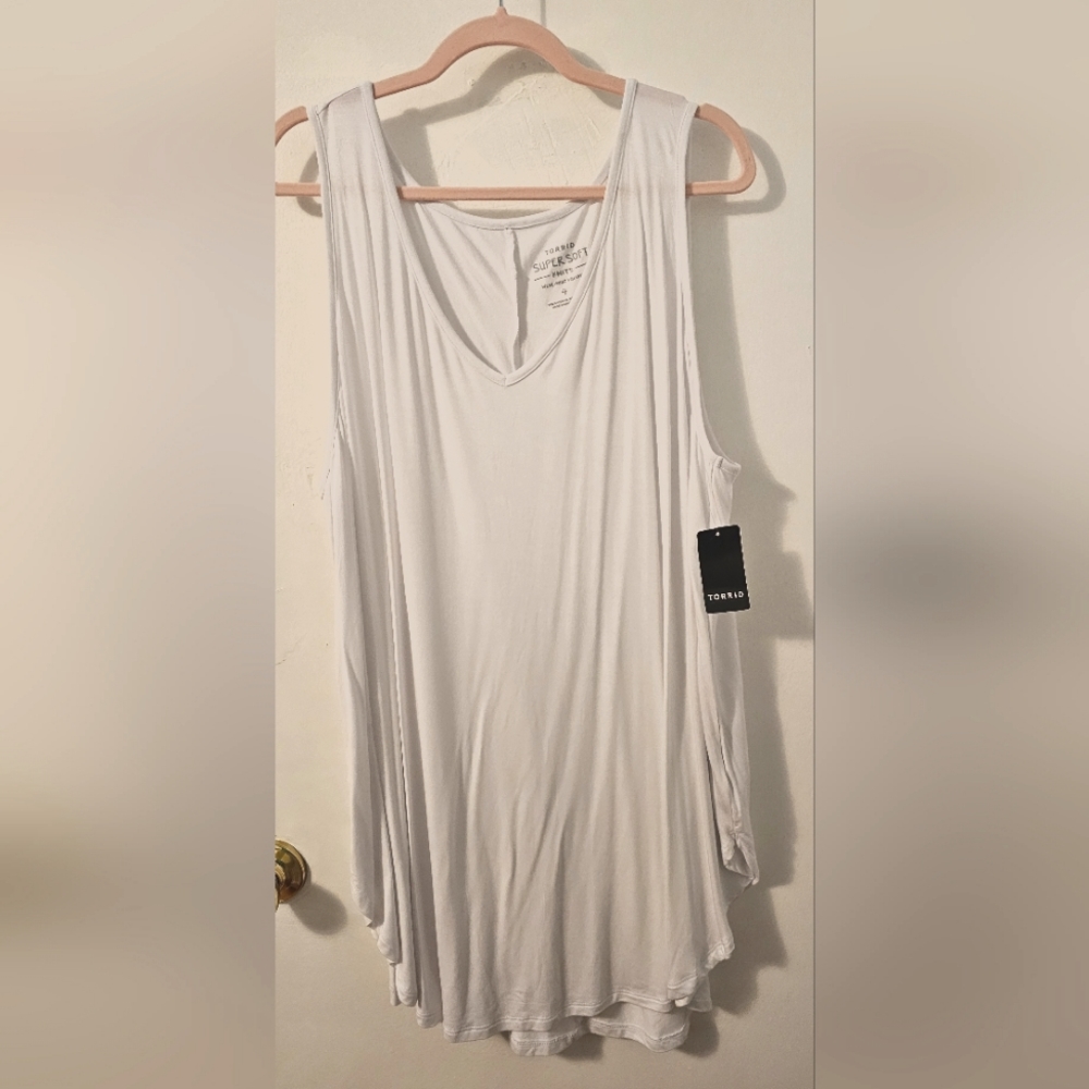 Torrid NWT Tank - Picture 2 of 3